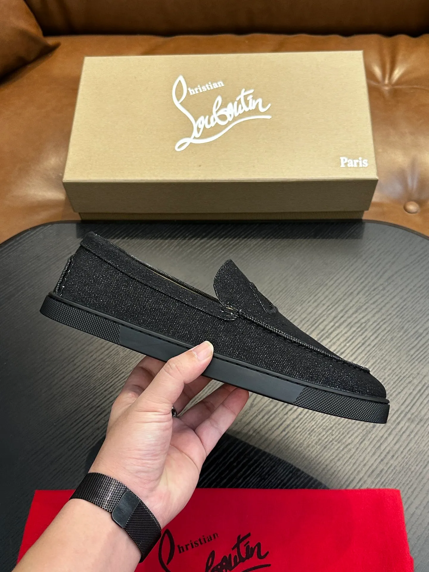 P760💰Christian Louboutin (red-soled shoes) Italian men’s casual sneakers are shipped! Each pair of shoes from this Italian handmade shoe brand has a simple and classic design, which is very comfortable and versatile! The upper fabric of this shoe is made of imported cowhide, with high-end and comfortable cowhide lining! The outsole is made of original rubber bottom sheets and is lined with cowhide! Brand-specific molded footbed, exclusive private mold control! Original box packaging, with shoe storage bag! 39 40 41 42 43 44 (38 45 46 customized)